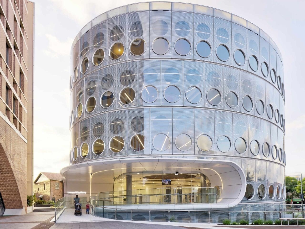 تجربه مطالعه و تعامل اجتماعی در کتابخانههای جدید