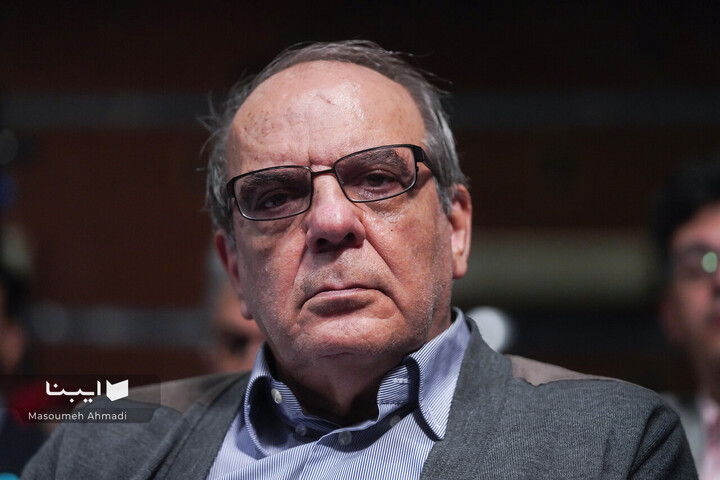 سعی می‌کنم لج مخاطب را در نیاورم