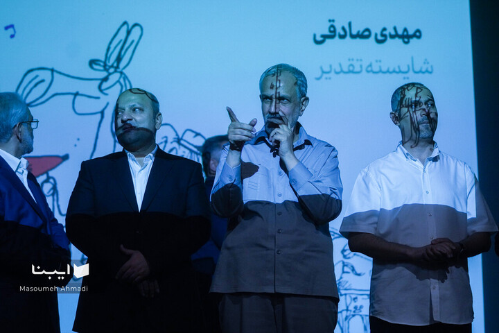 اختتامیه جشنواره کاریکاتور «باج نیوزها»