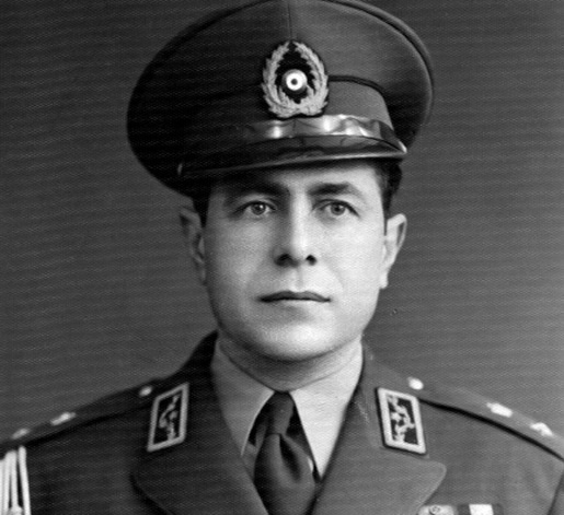 قرنی از تولد تا ۲۸ مرداد