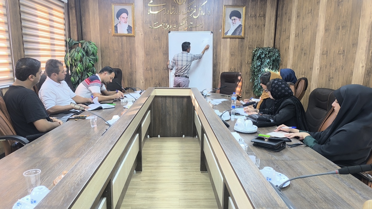 چرا تسلط بر اصول عروض و قافیه برای سرایش شعر موزون ضروری است؟