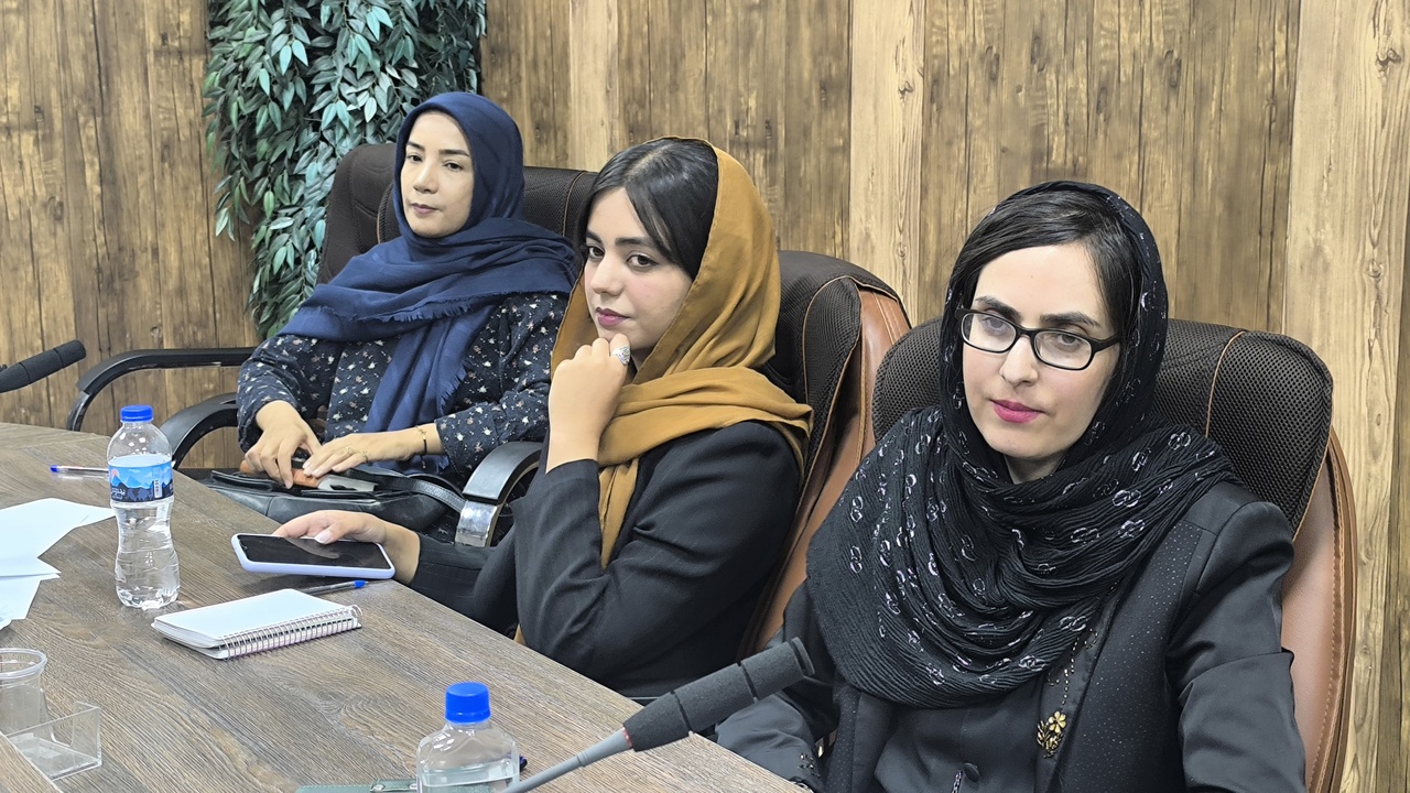 چرا تسلط بر اصول عروض و قافیه برای سرایش شعر موزون ضروری است؟