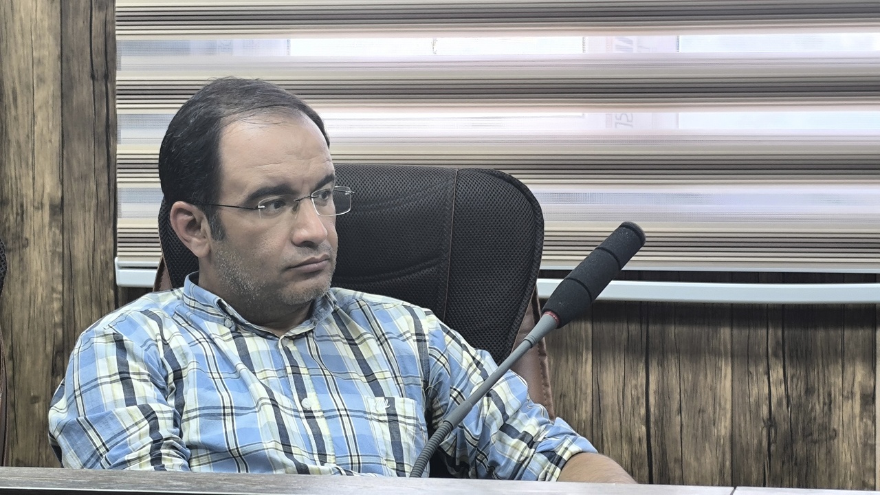 چرا تسلط بر اصول عروض و قافیه برای سرایش شعر موزون ضروری است؟