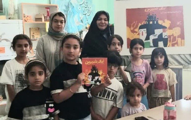 کتاب نمک شیرین در مرکز فرهنگی هنری ایوان نقد و بررسی شد