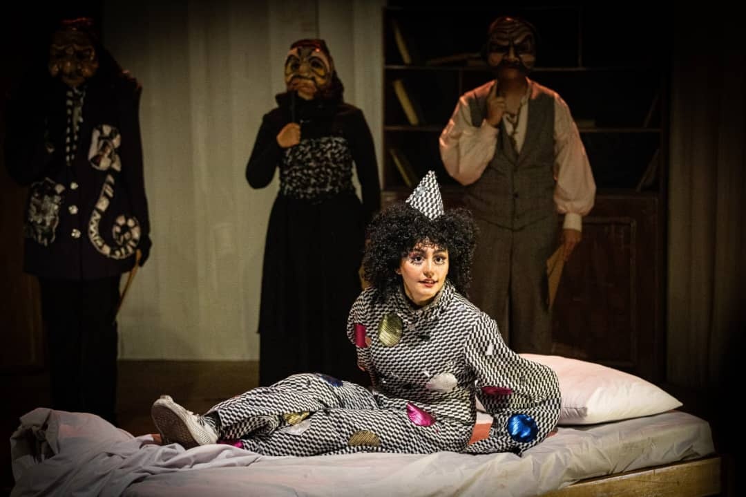 تئاتر ما از کمخواندن رنج میبرد، نه از کمبود متن/ کارگردان باید پاتوقش کتابفروشی باشد