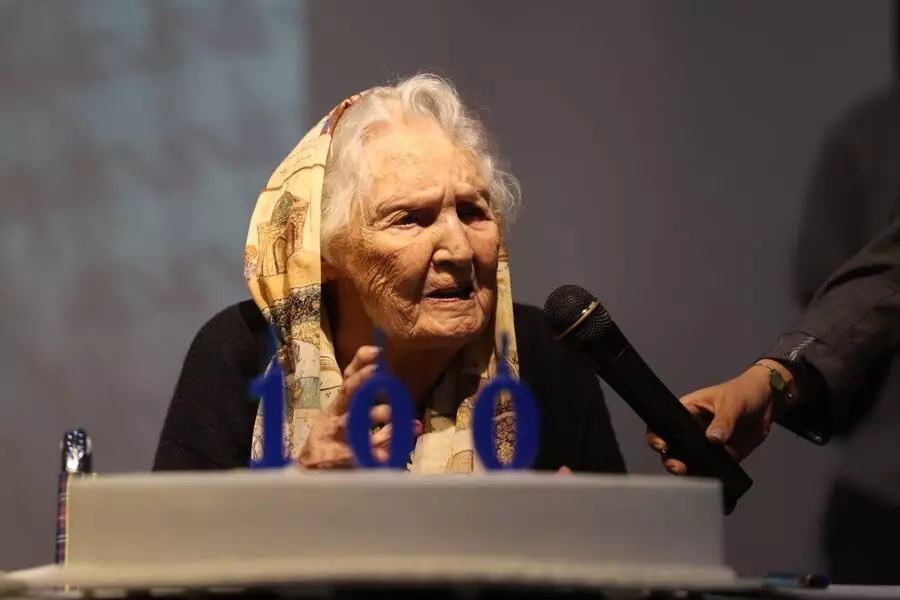 ثمینه باغچه‌بان از پیشروان آموزش نوین و ادبیات کودک بود