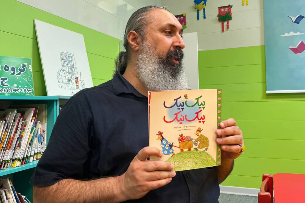 تحلیل شخصیت مرغ سفید و سیاه‌ با خوانش کتاب «پیک پیک پیک نیک»