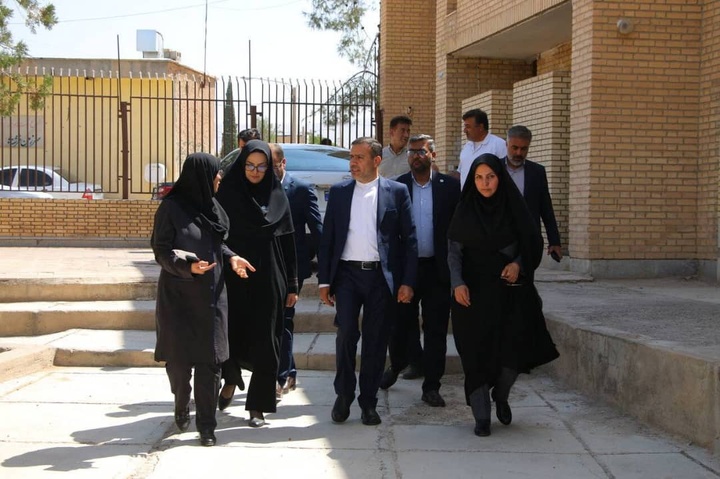 بازدید دبیرکل کتابخانه‌های عمومی از کتابخانه علامه طباطبایی سروستان