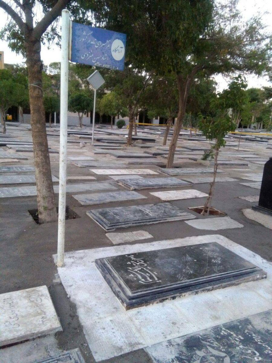 آرامگاه منزوی در پیچ و خمهای اداری/ پدر غزل معاصر هنوز مقبره ندارد