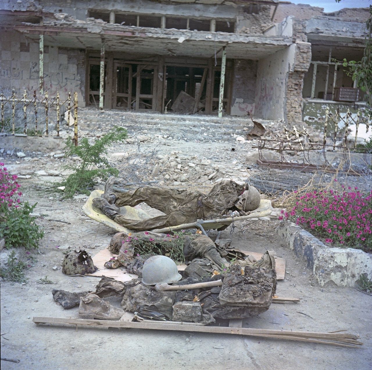 کتابخانه خرمشهر صندوقچه خاطرات جنگ/ ماجرای کشف پیکر شهدا در سالن مطالعه چه بود؟