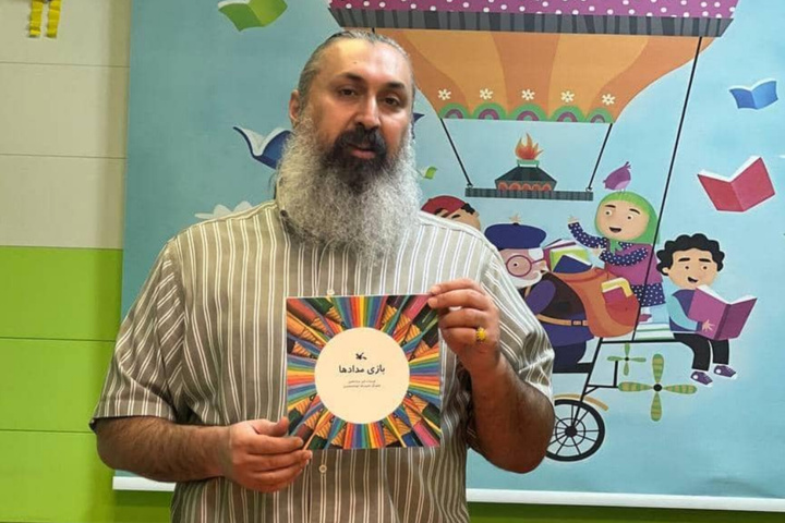 کتاب «بازی مدادها» و «نامه معلم» در بندرعباس بررسی شد