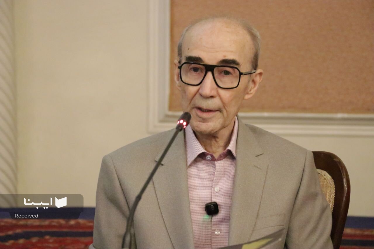 جای خالی نظریه در زبان‌شناسی تاریخی