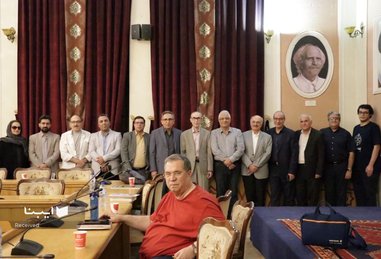 جای خالی نظریه در زبان‌شناسی تاریخی