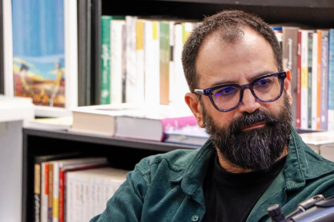 کافکا، مارکز، کورتاسار و بورخس از نویسندگان محبوبم هستند/امیدوارم داستان کوتاه فارسی بیشتر خوانده شود