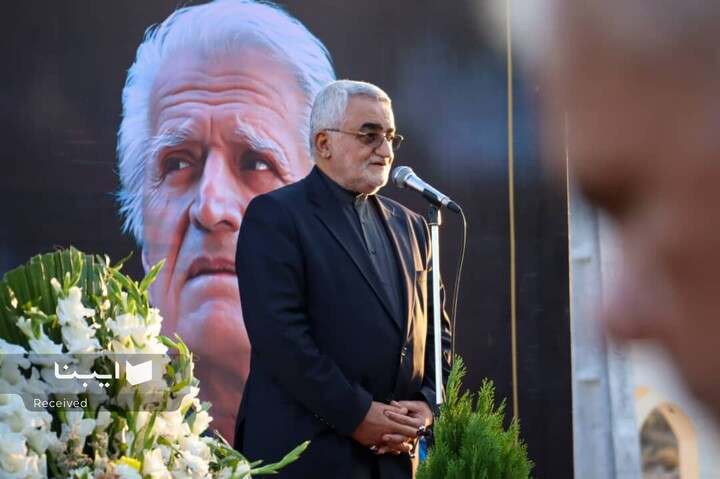 مراسم خاکسپاری احمد پژمان