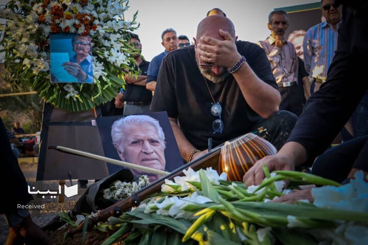 مراسم خاکسپاری احمد پژمان