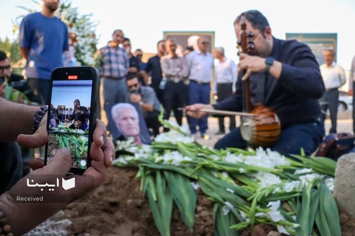 مراسم خاکسپاری احمد پژمان