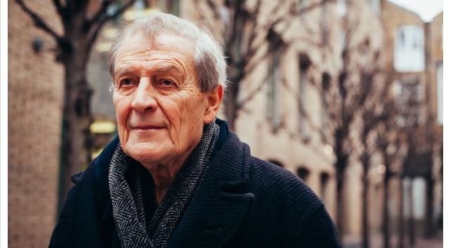 تونی هریسون، شاعر و نمایشنامه‌نویس درگذشت