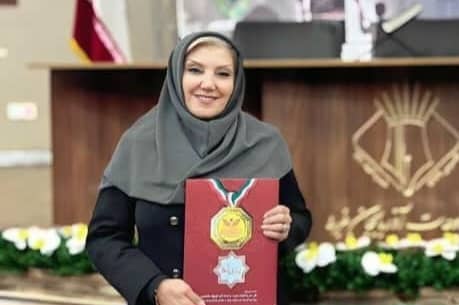 شاعری که نیکی می‌پراکند