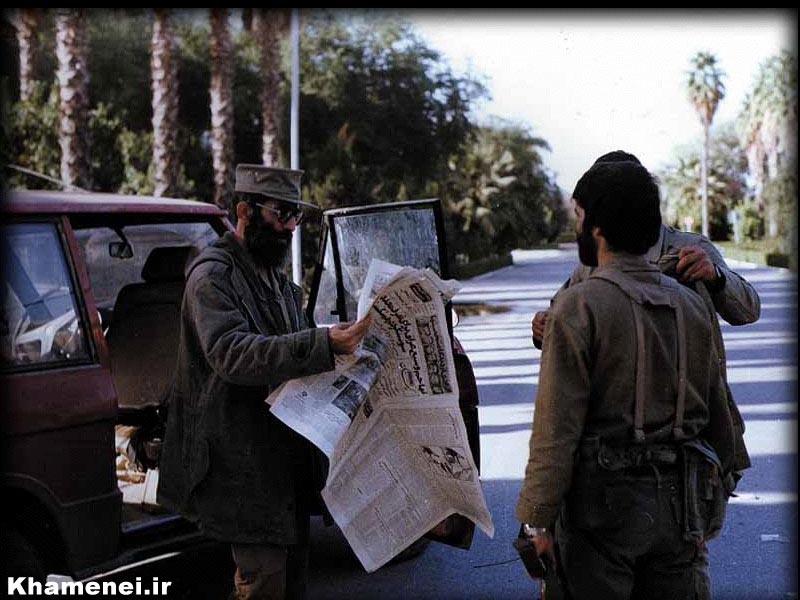 آیت‌الله خامنه‌ای و صدای جنگ در روزنامه