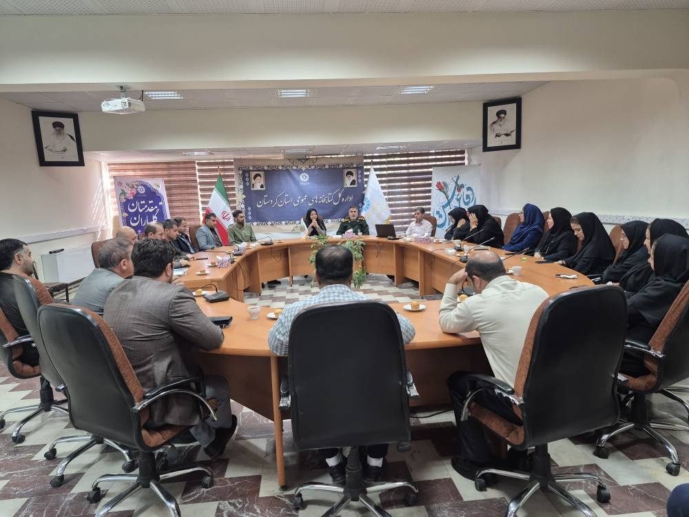 پاسداشت ایثارگران کتابخانه‌ها و ترویج فرهنگ مقاومت با کتاب در سنندج