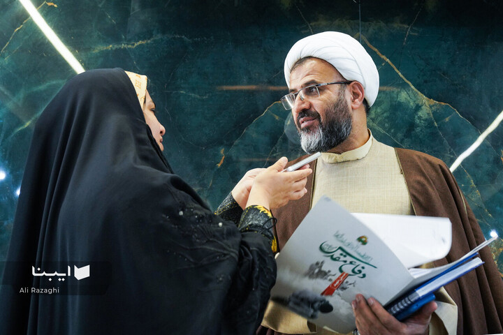 رونمایی از پوستر کتاب سال دفاع مقدس