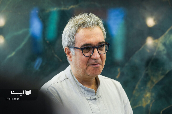 رونمایی از پوستر کتاب سال دفاع مقدس