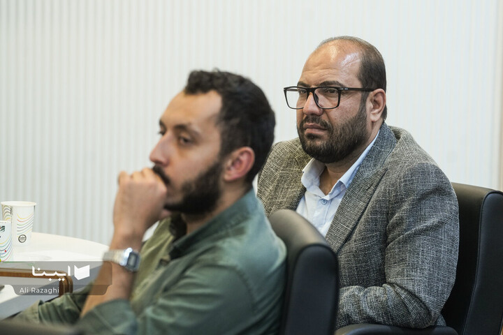 رونمایی از پوستر کتاب سال دفاع مقدس