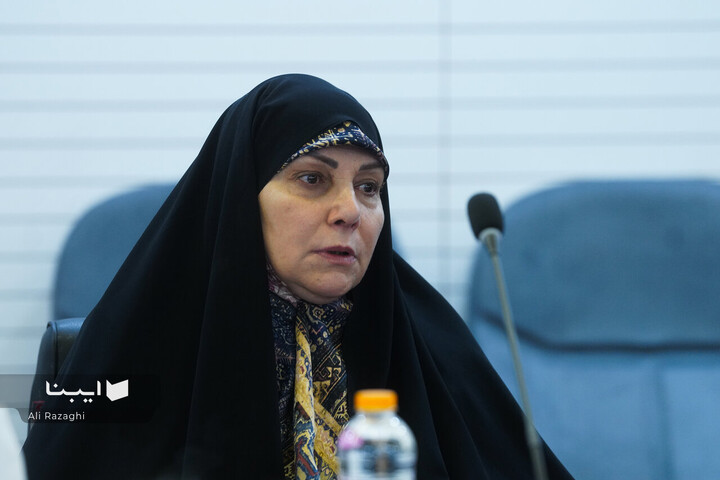 رونمایی از پوستر کتاب سال دفاع مقدس