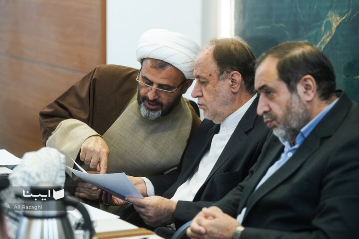 رونمایی از پوستر کتاب سال دفاع مقدس