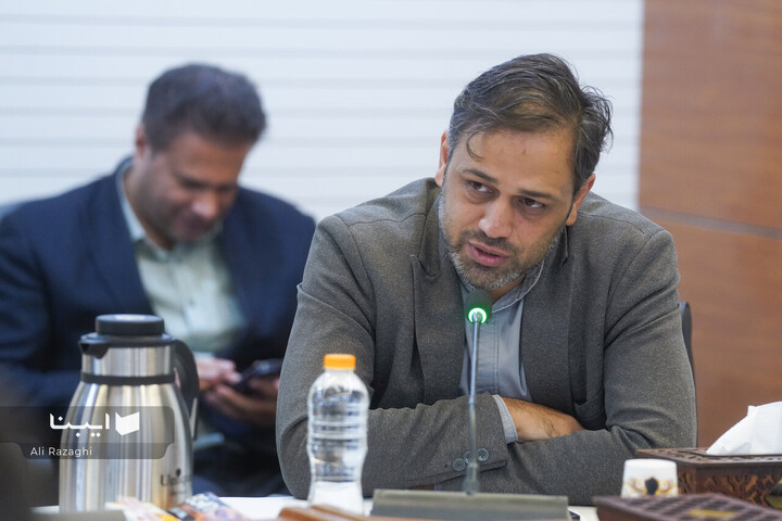 رونمایی از پوستر کتاب سال دفاع مقدس