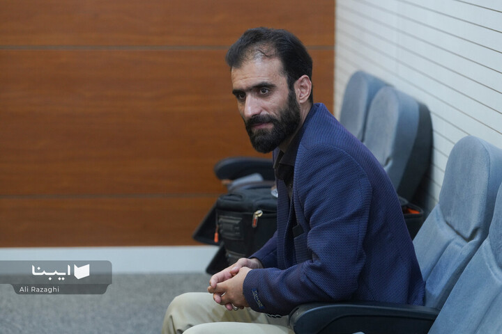 رونمایی از پوستر کتاب سال دفاع مقدس