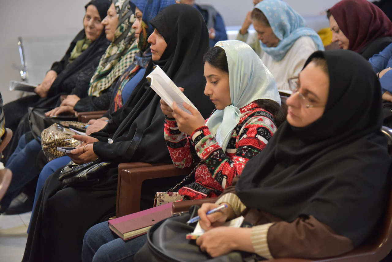 «پشت دیوارهای شهر»  نقد و بررسی شد