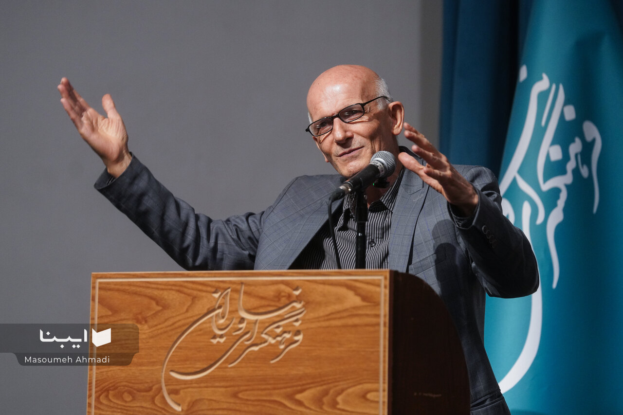 فراستخواه و «سیاست‌نامه» نانوشته ایرانیان / مقیمی: تا تنهایی کیهانی نیابیم هیچ اتفاقی نمی افتد