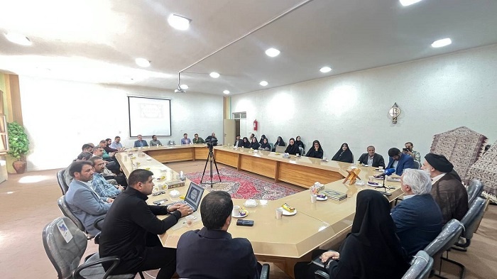 کتاب «مسافری از سرزمین بهشت» در شهرکرد رونمایی شد