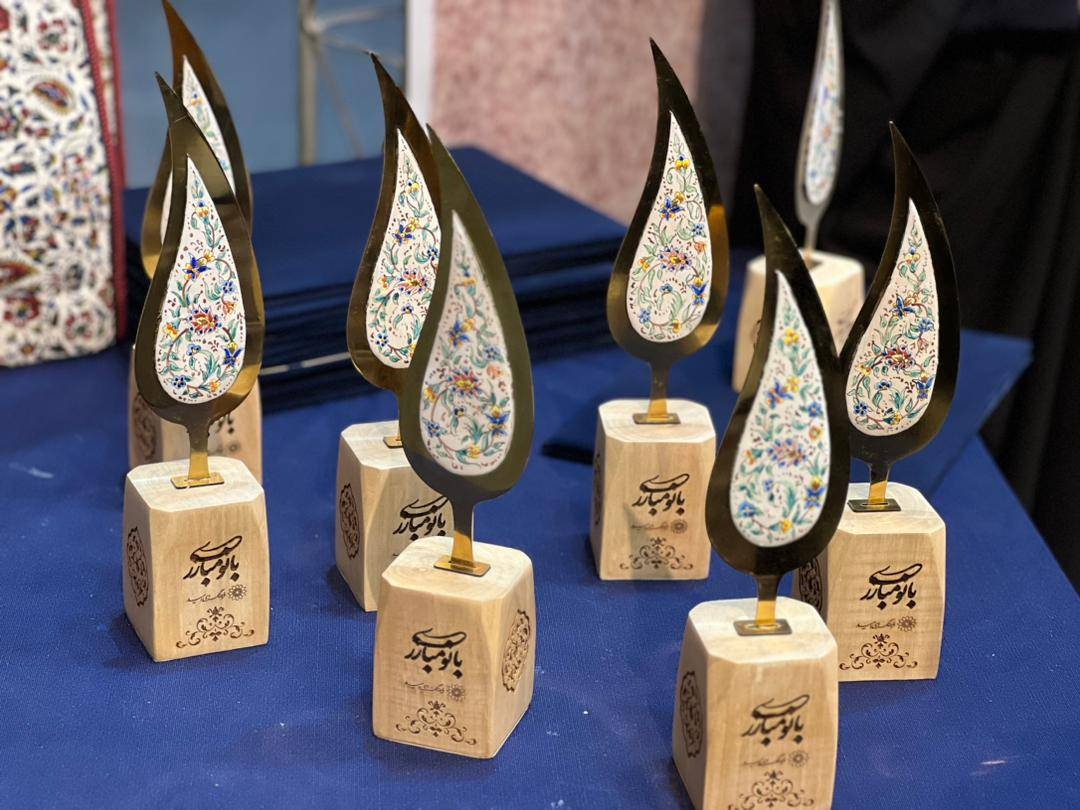 معصومه رامهرمزی امدادگر جنگ و نویسنده تجلیل شد