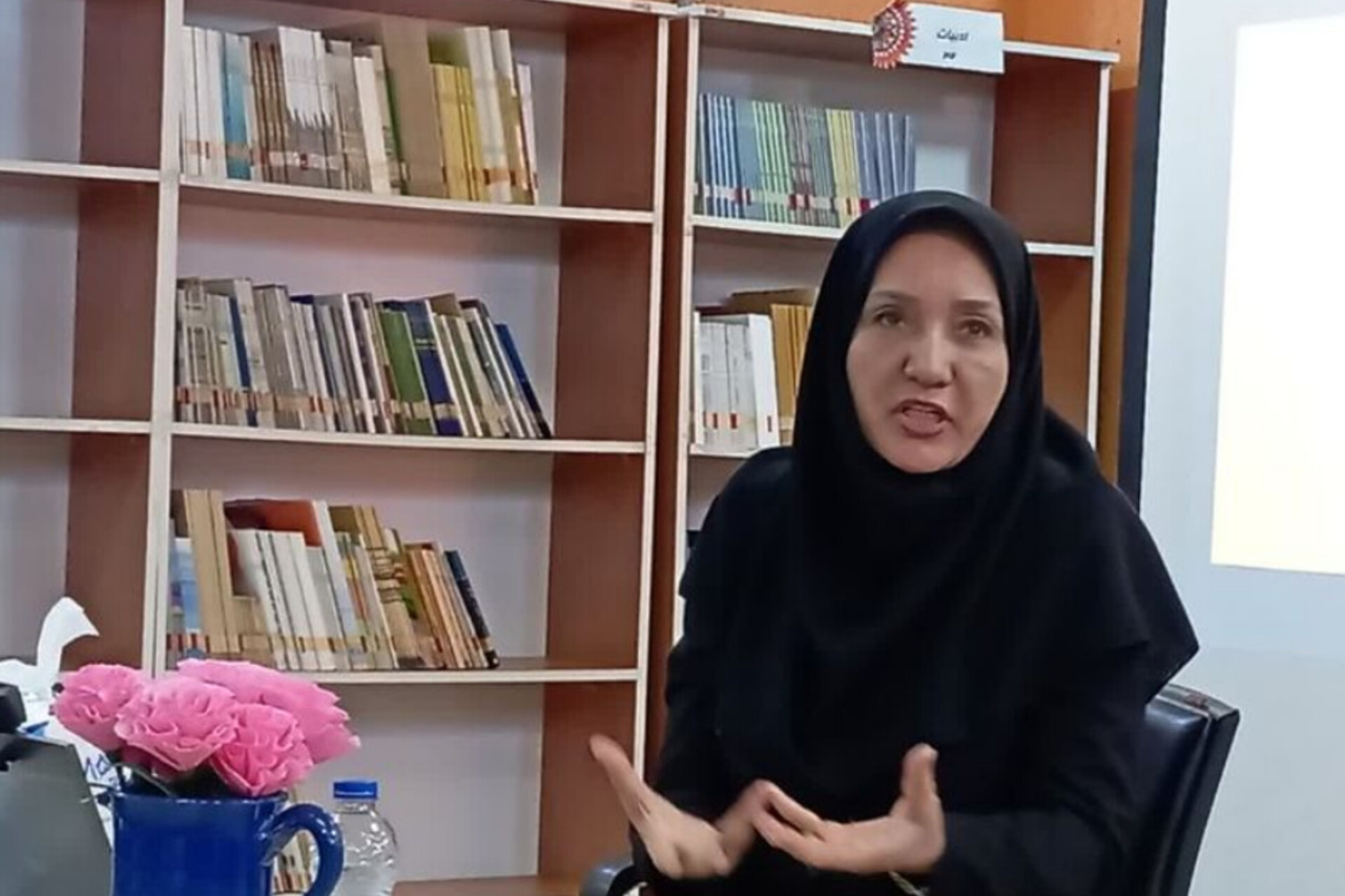 والدین در اتاق خواب کودکان کتابخانه ایجاد کنند