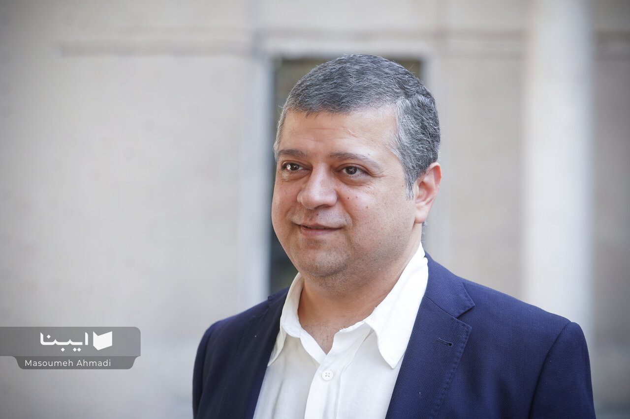 نگاهبان زبان فارسی و میهن‌دوستِ پرشور