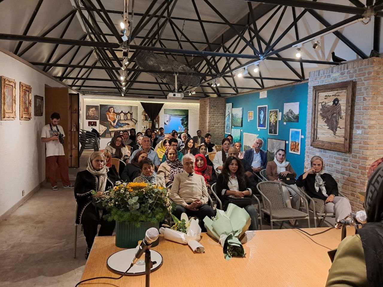 ترجمه باید به واژگان وفادار بماند؛ مترجم نمی‌تواند از اصل متن فاصله بگیرد