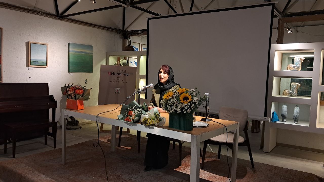 ترجمه باید به واژگان وفادار بماند؛ مترجم نمی‌تواند از اصل متن فاصله بگیرد