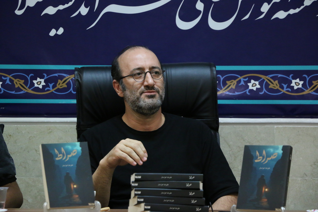 ادبیات ابزار ثبت، دفاع یا تعلیم یک اندیشه نیست