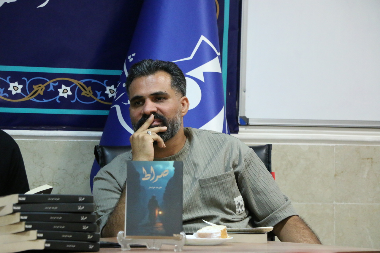 ادبیات ابزار ثبت، دفاع یا تعلیم یک اندیشه نیست