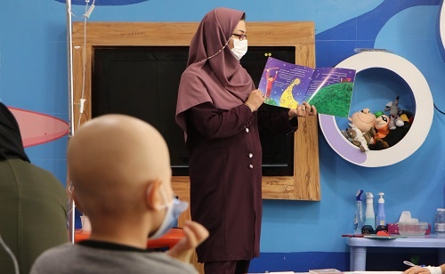 کتاب؛ دارویی برای روزهای انتظار/ پیوند دیرینه طب و ادب در شیراز