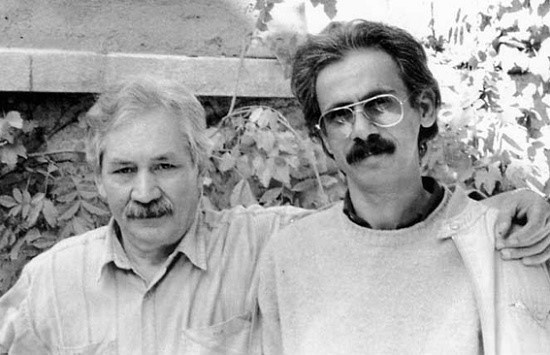 محمود نوشتن را یک وظیفه بزرگ اجتماعی می‌دانست