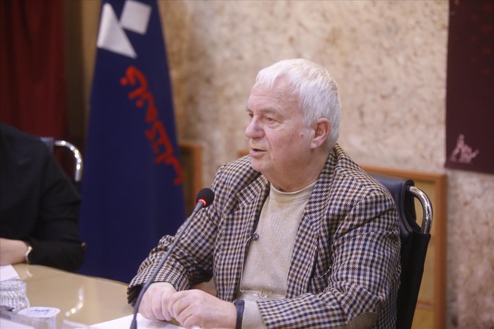 ایرج افشار منبعی از اطلاعات و خرد