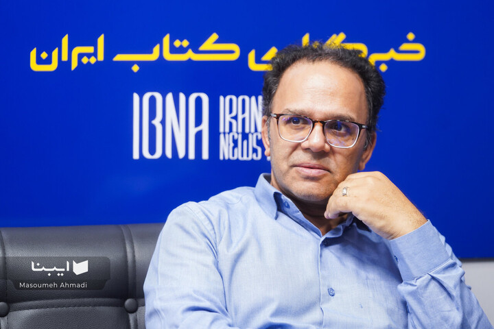 دموکراسی محصول افراد کتاب‌خوان نیست