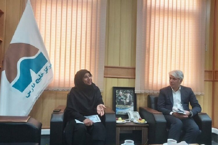 حلقه کتابخوانی «یه زیر انداز یک کتاب» در هرمزگان برگزار می‌شود