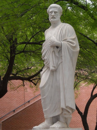 می‌کوشم در حد توانم افراد فقیر را درمان کنم