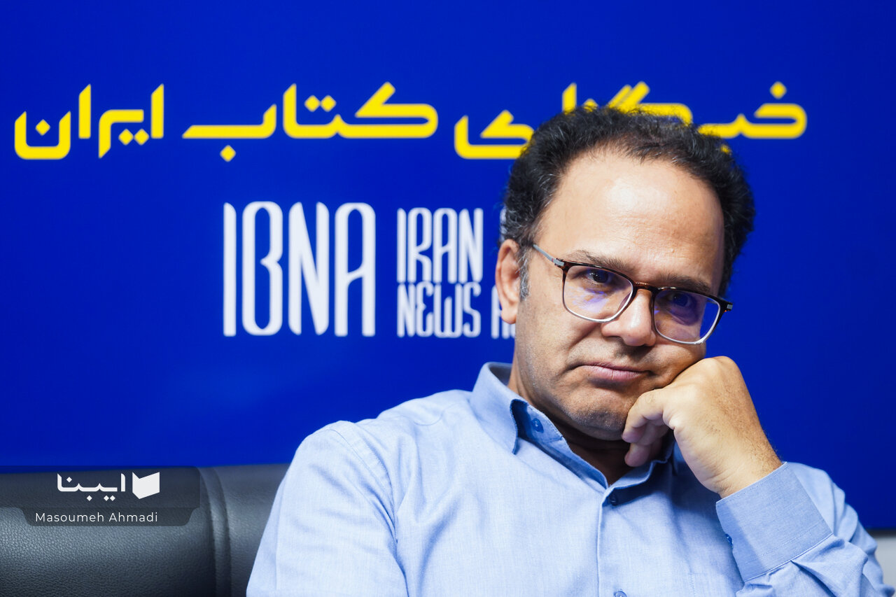 حکومت در ایران مانند کره جنوبی توسعه گرا و بوروکراتیک نیست / دموکراسی محصول افراد کتاب‌خوان نیست / آیا دموکراسی مفهومی غربی است؟