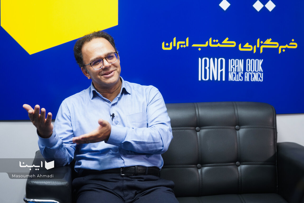 حکومت در ایران مانند کره جنوبی توسعه گرا و بوروکراتیک نیست / دموکراسی محصول افراد کتاب‌خوان نیست / آیا دموکراسی مفهومی غربی است؟